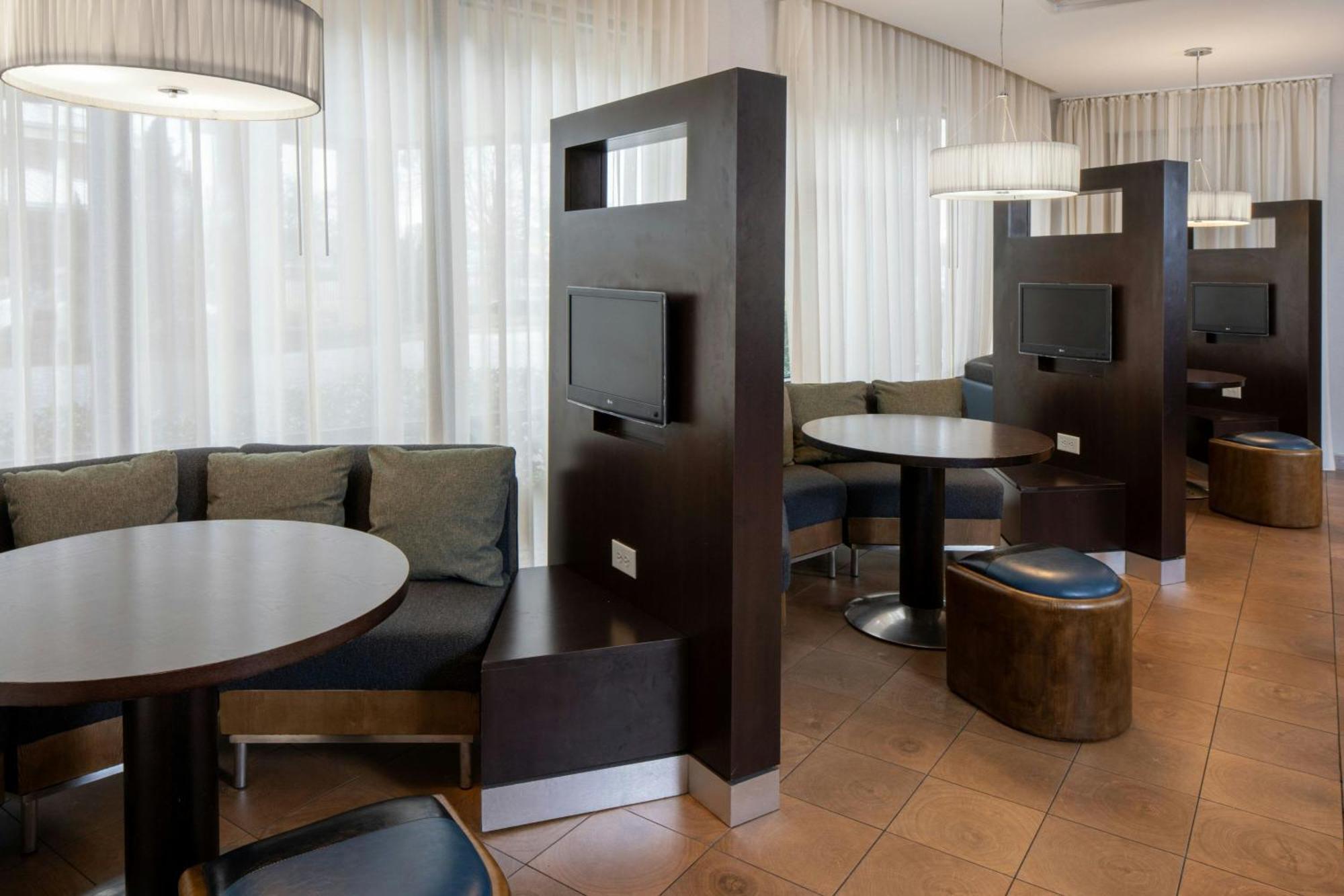 Courtyard By Marriott Jackson Airport/Pearl Hotel Eksteriør billede